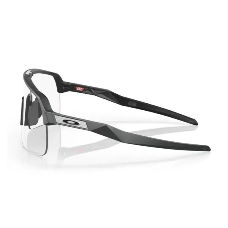 Occhiali Oakley Sutro lite Matte Carbon Lente Clear To Black Iridium Fotocromatica