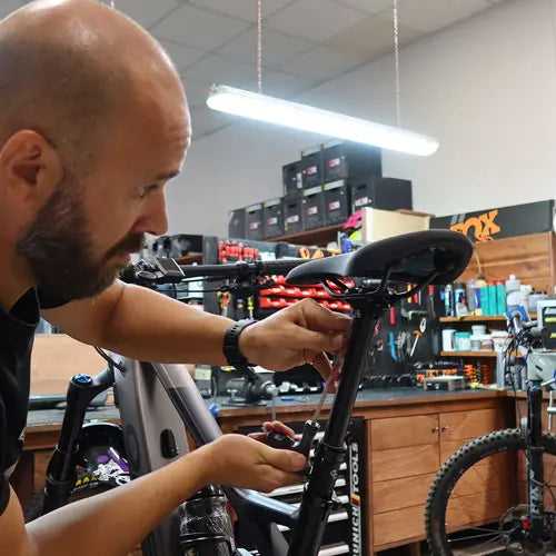 DottorBike offre servizio di tagliando bici a Pisa nella sua officina specializzata in mtb, e-bike e bici da corsa